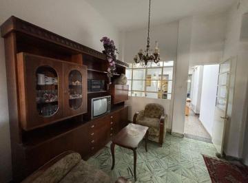 Casa · 124m² · 7 Ambientes · 2 Cocheras · Casa en Venta en Villa Lugano - Oportunidad