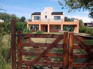 Casa · 220m² · 7 Ambientes · 3 Cocheras · Casa 3 Dormitorio con Bajada Al Rio Keoken Tanti