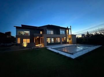 Casa · 593m² · 4 Dormitorios · 2 Cocheras · Casa La Falda Alta Categoria Villa Eden Piscina Top Premium