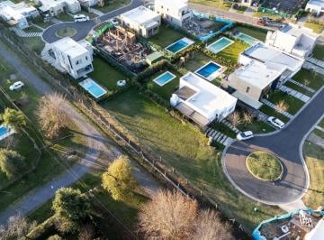 Terreno · 454m² · Lote en Venta Barrio Sta. Lucia Pilar del Este