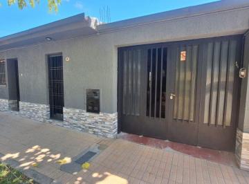 Casa · 217m² · 7 Ambientes · 1 Cochera · Venta Casa Más Dpto Apta Credito en Las Heras