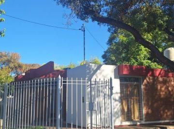 Casa · 144m² · 7 Ambientes · 2 Cocheras · Casa Venta Apta Credito Barrio Ujemvi