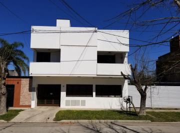 Casa · 217m² · 8 Ambientes · 1 Cochera · Casa y 3 Departamentos en Guadalupe
