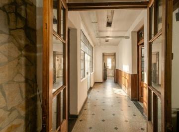 Casa · 226m² · 7 Ambientes · Venta de Casa y Local Comercial en Av 7 La Plata