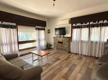 Casa · 150m² · 4 Ambientes · 2 Cocheras · Casa en Venta en La Plata