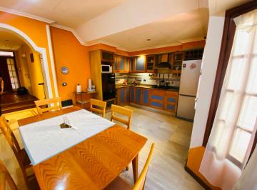 Casa · 135m² · 5 Ambientes · 1 Cochera · Casa 5 Amb + Local (ó Cochera Muy Amplia) Quilmes
