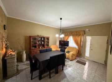 PH · 64m² · 4 Ambientes · Venta PH Pb 2 Dorm. Muy Buen Estado