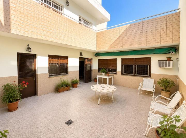 Casa · 138m² · 6 Ambientes · 1 Cochera