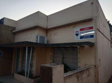 Casa · 102m² · 4 Ambientes · Casa con Gran Terreno en Av Lujan