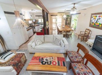 Casa · 120m² · 5 Ambientes · 1 Cochera · Casa en Villa Calefornia de 3 Dorm., Pileta