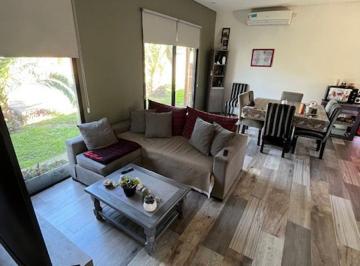 Casa · 156m² · 4 Ambientes · 2 Cocheras · Venta Casa 4 Amb Quincho Jardin Pileta en Lima