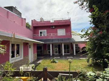 Casa · 514m² · 6 Ambientes · 5 Cocheras · Venta Casa 6 Amb. con Jardin y Pileta. Banfield