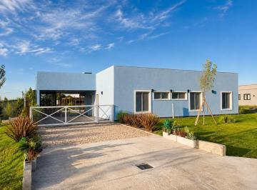 Casa · 110m² · 4 Ambientes · 2 Cocheras · Casa en Venta en Fincas de San Vicente Sporting