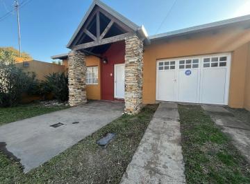 Casa · 154m² · 4 Ambientes · 1 Cochera · Venta Casa 2 Dorm. y Pileta - Barrio Unidos