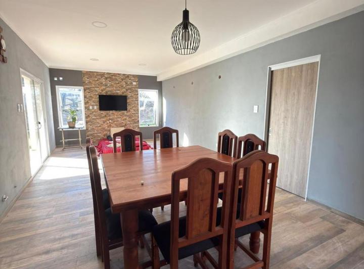 Casa · 342m² · 6 Ambientes · 1 Cochera