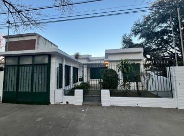 Casa · 109m² · 8 Ambientes · 1 Cochera · Venta Casa Centrica en Excelentes Condiciones