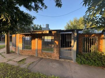 Casa · 121m² · 4 Ambientes · 2 Cocheras · Venta Casa Dos Dorm. - Barrio Norte
