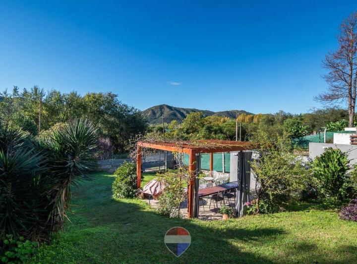 Casa · 183m² · 8 Ambientes · 1 Cochera
