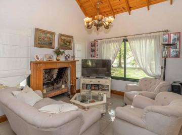 Casa · 211m² · 5 Ambientes · 2 Cocheras · Venta Casa Saint Thomas Norte