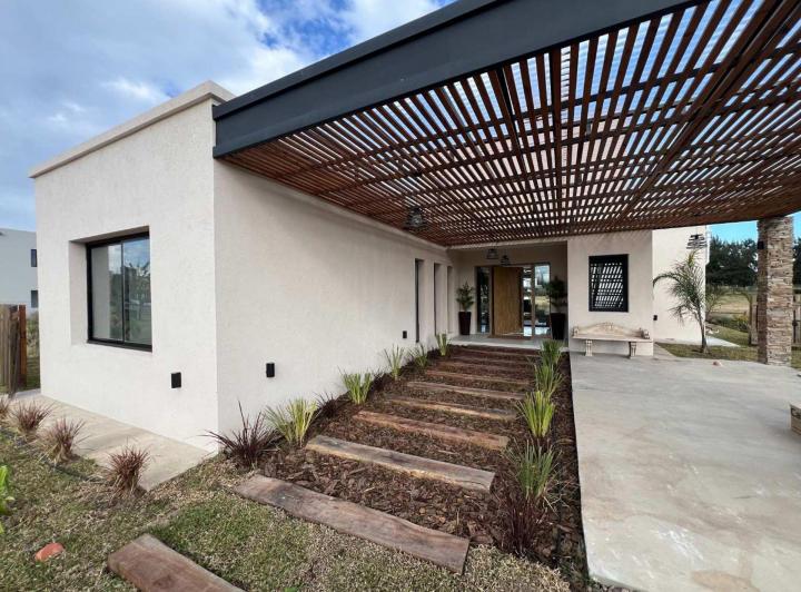 Casa · 156m² · 4 Ambientes · 1 Cochera