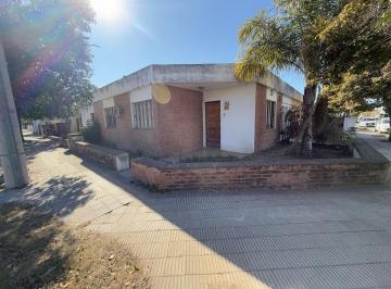 Casa · 88m² · 7 Ambientes · 1 Cochera · Vende Casa PH en Barrio Dean Funes