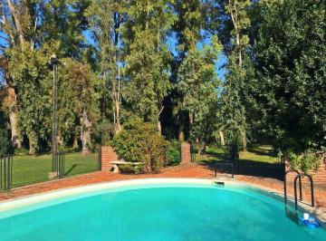 Quinta vacacional · 400m² · 4 Dormitorios · 1 Cochera · Venta Casa Quinta Lote 7000 m² Merlo