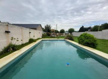 Quinta vacacional · 70m² · 1 Dormitorio · Casa Estilo Quincho C/pileta San Miguel del Monte