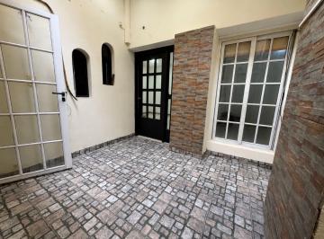 PH · 42m² · 2 Ambientes · Excelente PH de 2 Amb. a m de La Est. Lanus