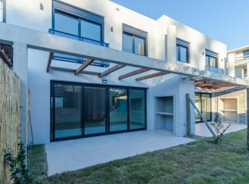 Casa · 99m² · 4 Ambientes · 2 Cocheras · Venta Casa 3 Dorm. con Seguridad en Carrasco