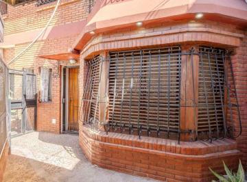 PH · 66m² · 3 Ambientes · 1 Cochera · Venta PH 3 Amb /frente C/cochera y Patio Z/caseros