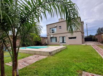 Casa · 256m² · 5 Ambientes · 1 Cochera · Se Vende Casa en Pergamino con Pileta