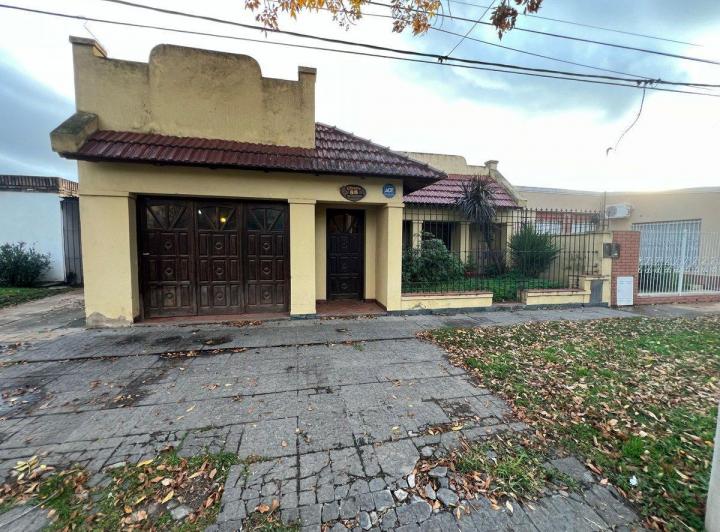 Casa · 190m² · 9 Ambientes · 1 Cochera