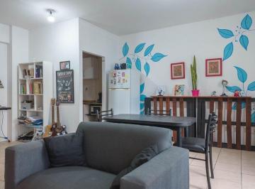 Departamento · 52m² · 2 Ambientes · Venta Departamento en Avellaneda Centro Al Frente.