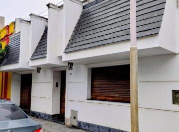 Casa · 270m² · 12 Ambientes · 1 Cochera · Venta de Casa, Zona Centro Santiago Capital