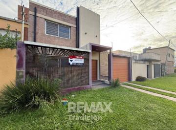 Casa · 100m² · 3 Ambientes · 2 Cocheras · Casa de 3 Ambientes en Venta Zona Norte C/ Pileta