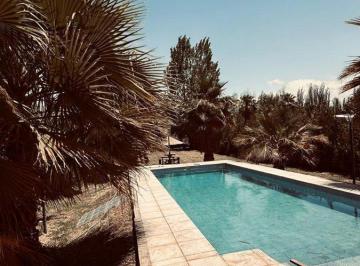 Casa · 100m² · 5 Ambientes · 2 Cocheras · Excelente Propiedad con Piscina