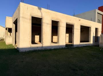 Casa · 100m² · 1 Ambiente · Lote con Casa a Terminar en Venta City Bell