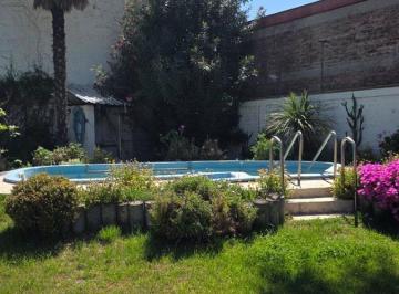 Casa · 273m² · 5 Ambientes · 1 Cochera · Casa en Venta (Apta Oficinas o Consultorios)