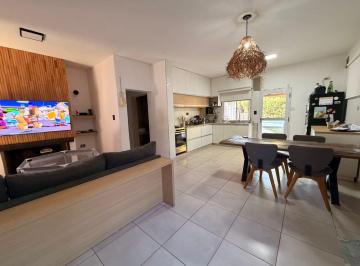 Casa · 200m² · 5 Ambientes · 2 Cocheras · Casa Categoria 1100 Mt 3 Dorm/3 Bañ Pileta Lunlunta