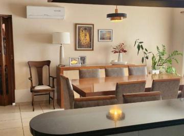 Casa · 185m² · 6 Ambientes · 2 Cocheras · Casa en Venta en Maipú