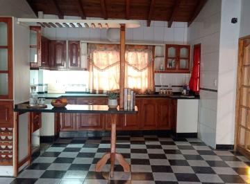 Casa · 110m² · 4 Ambientes · 1 Cochera · Casa en Venta en Las Heras