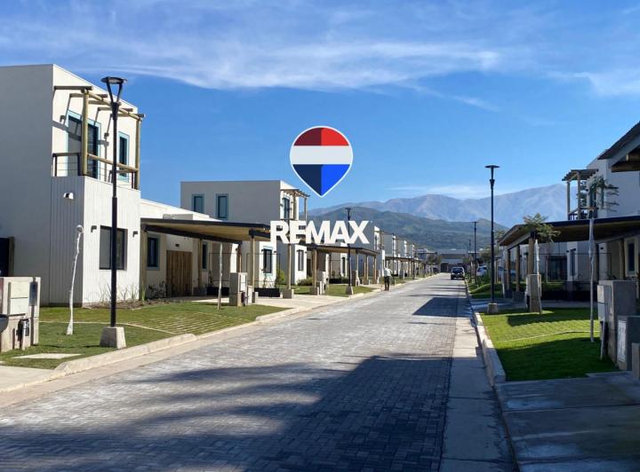 Casa · 190m² · 5 Ambientes · 2 Cocheras