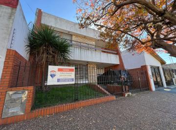 Casa · 152m² · 7 Ambientes · 1 Cochera · Casa 3 Dorm. Venta Sarandí Cochera y Jardin