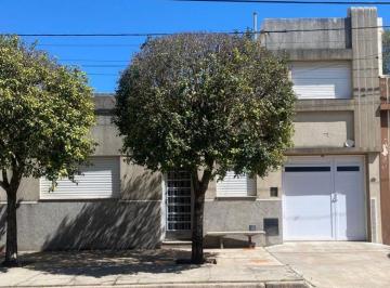 Casa · 320m² · 8 Ambientes · 1 Cochera · Venta Casa 3 Habitaciones, Barrio Velez Sarsfield