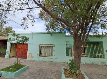 Casa · 120m² · 7 Ambientes · 1 Cochera · Venta de Casa en Excelente Ubicación