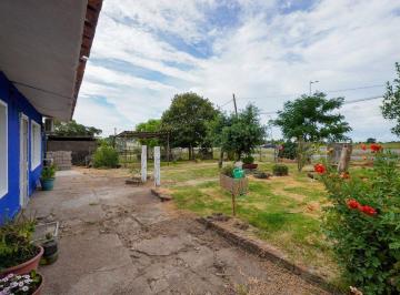 Casa · 131m² · 5 Ambientes · Venta Casa, Excelente Ubicación en Barros Blancos