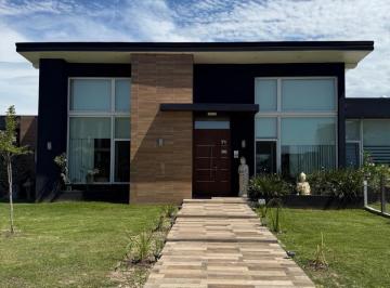 Casa · 340m² · 8 Ambientes · 4 Cocheras · Casa - Lagos de Canning