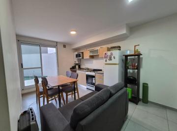 Departamento · 32m² · 3 Ambientes · Venta - Departamento un Dormitorio con Patio. Centro, Rosario.
