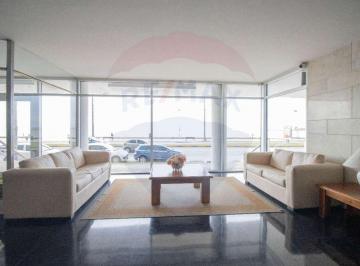 Departamento · 133m² · 7 Ambientes · 1 Cochera · Venta Pocitos Rambla – Amplio Apto a Reciclar
