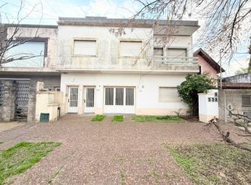 PH de 3 ambientes, Ituzaingó · Casa PH Al Frente con 2 Dorm. en Alquiler en Ituzaingó Sur